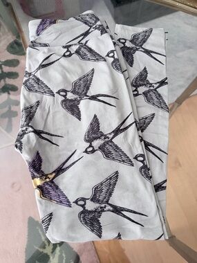 LuLaRoe Grey Leggings with Black and Purple Swallow Print